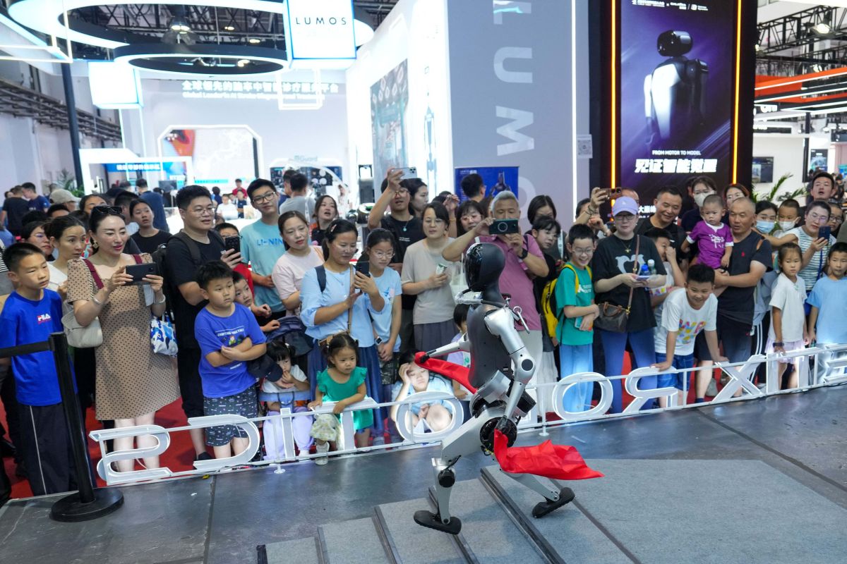 Prima „Olimpiadă” a roboților are loc în China, la Beijing: aceștia se întrec pe pista de atletism, boxează sau joacă tenis de masă