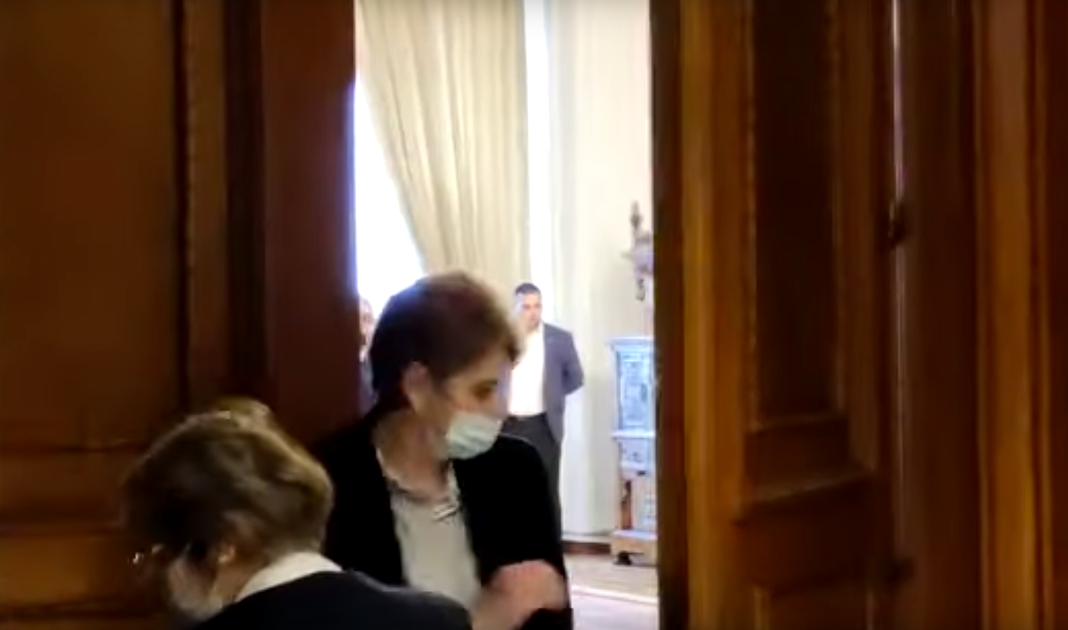 Explicațiile lui Orban după imaginile cu petrecerea de ziua lui, din Parlament, la care unii n-au purtat mască