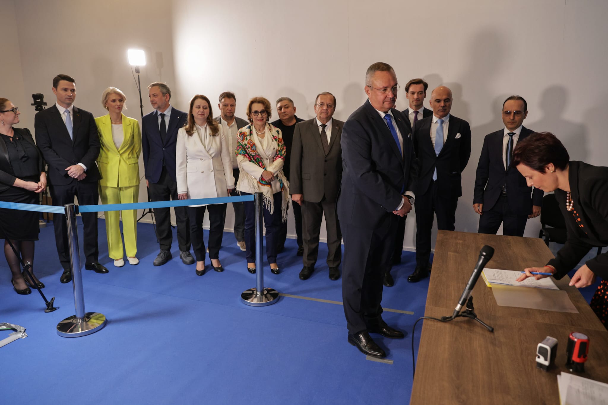 Nicolae Ciucă şi-a depus candidatura la alegerile prezidenţiale: „România are nevoie de o viziune de dreapta”