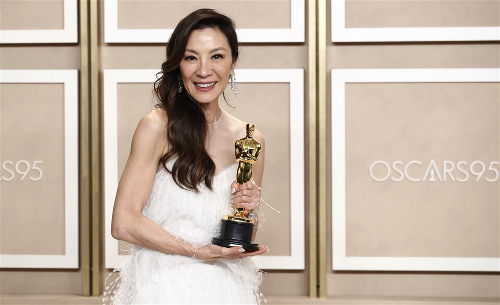 Codin Maticiuc se laudă că a închiriat aceeași locuință din Los Angeles ca actrița Michelle Yeoh, laureată cu Oscar în 2023