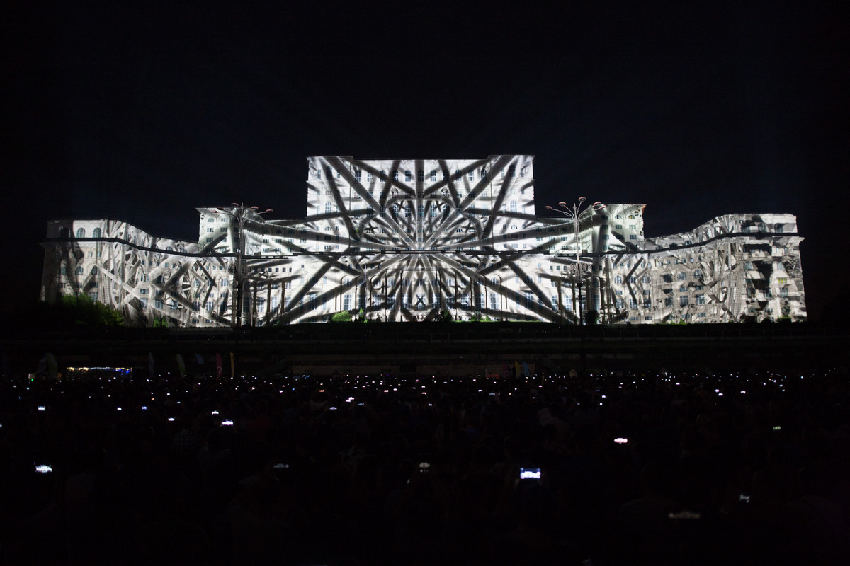 iMapp Bucharest 2021, evenimentul care luminează sâmbătă Palatul Parlamentului. Care e programul