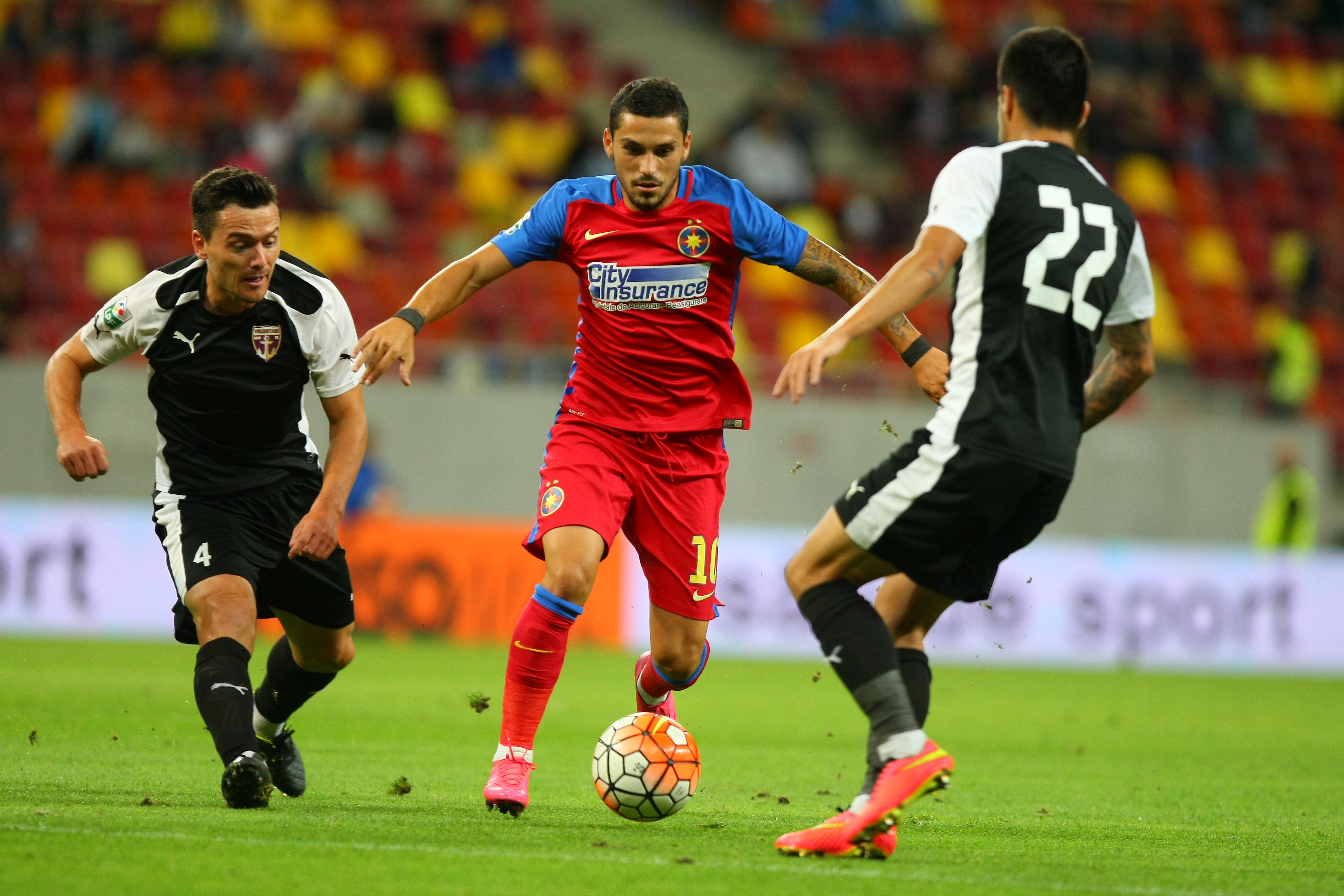 Liga I: Steaua - FC Voluntari 3-1. ^Hamroun, Chipciu și Stanciu l-au ridicat de pe bancă pe Rădoi, antrenorul fără licență al campioanei. Odată cu el, și pe ”principalul”-marionetă Țiți Dumitriu / GALERIE FOTO