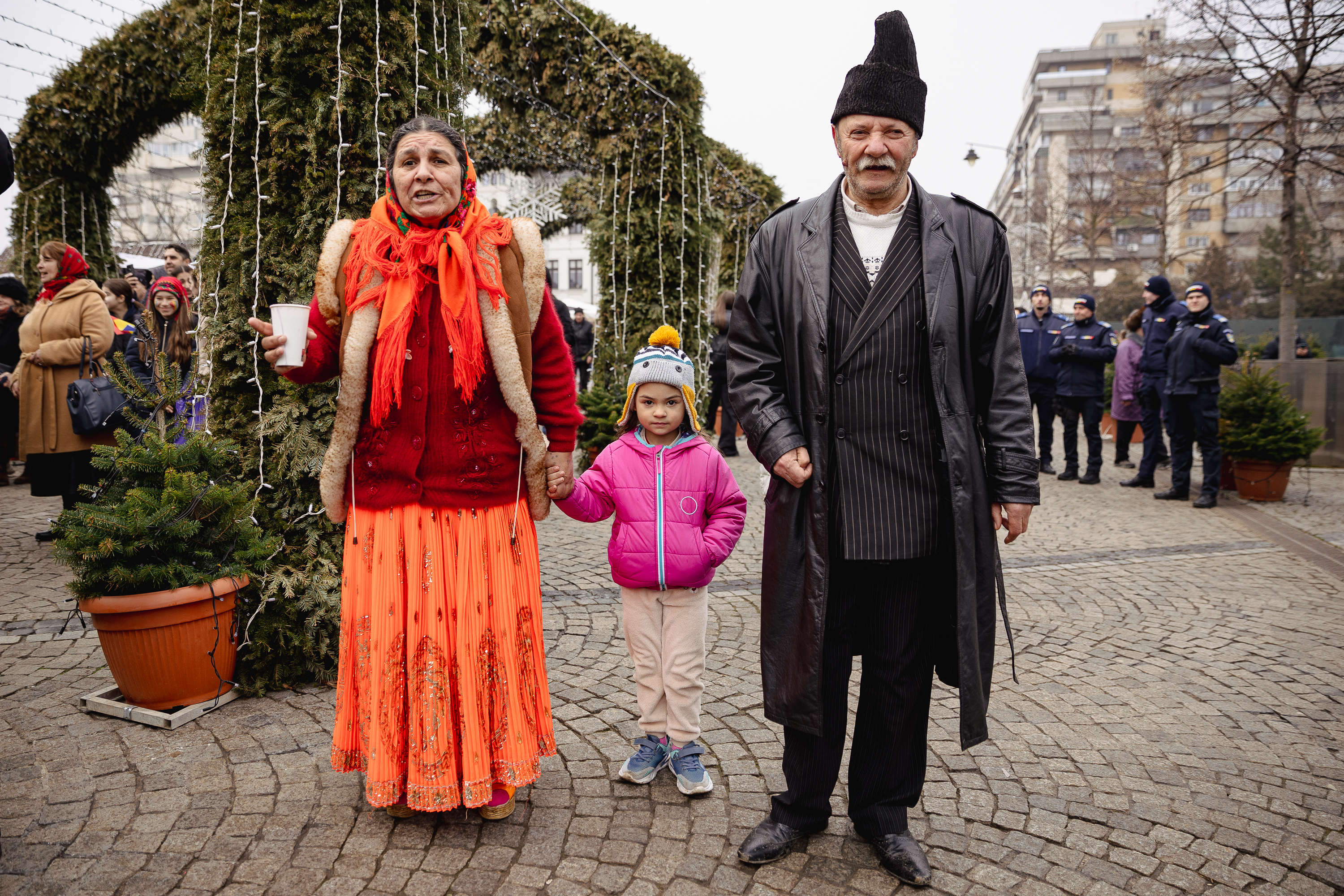Ziua Unirii în imagini la Iași: câteva mii de oameni s-au bucurat de „sârba moldovenilor” și au fluierat puținii politicieni prezenți | Fotoreportaj