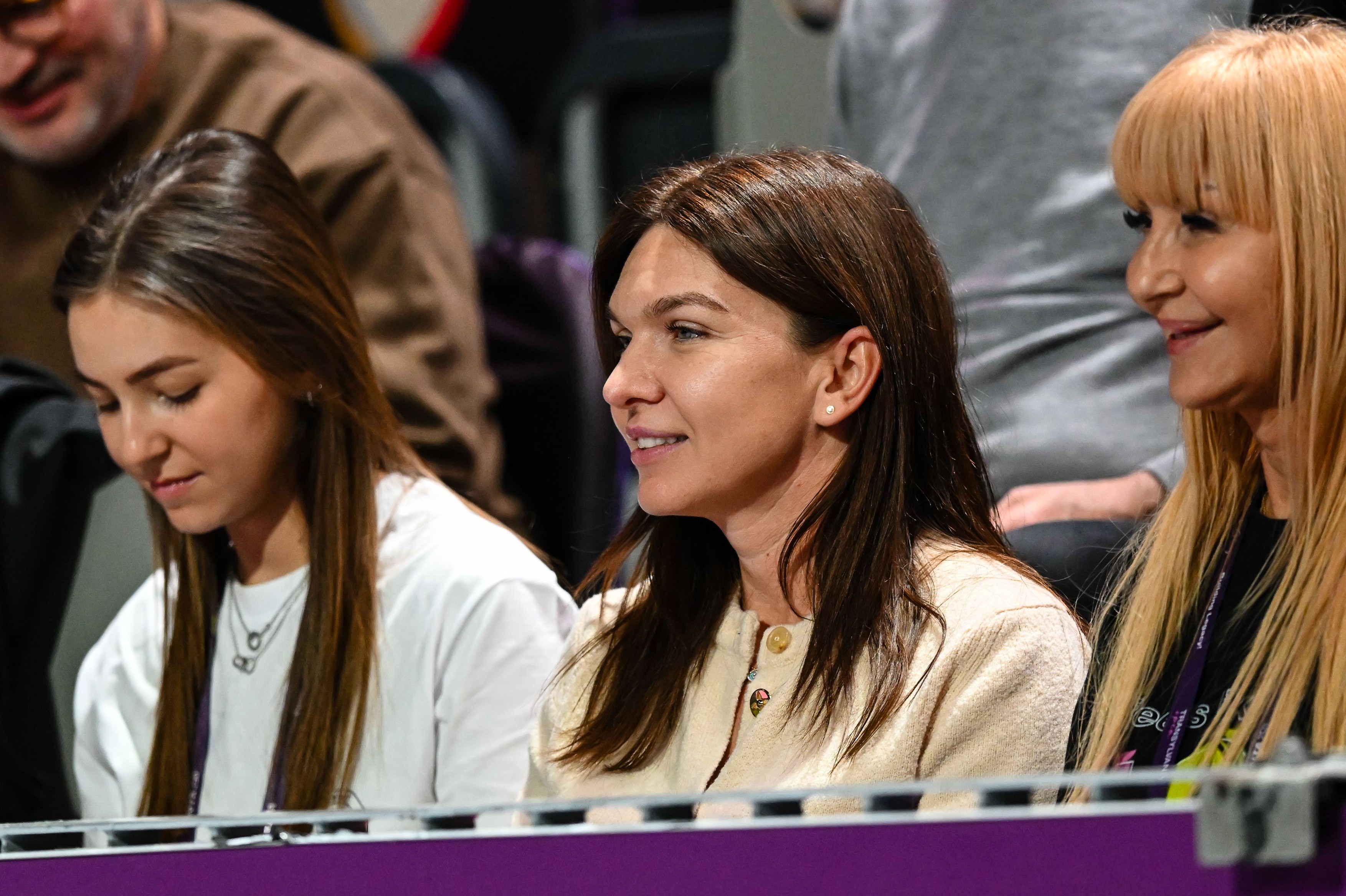 Cum au apărut Simona Halep și Dorin Mateiu la Wimbledon. Este prima lor apariție oficială împreună și au stat chiar lângă Kate Middleton