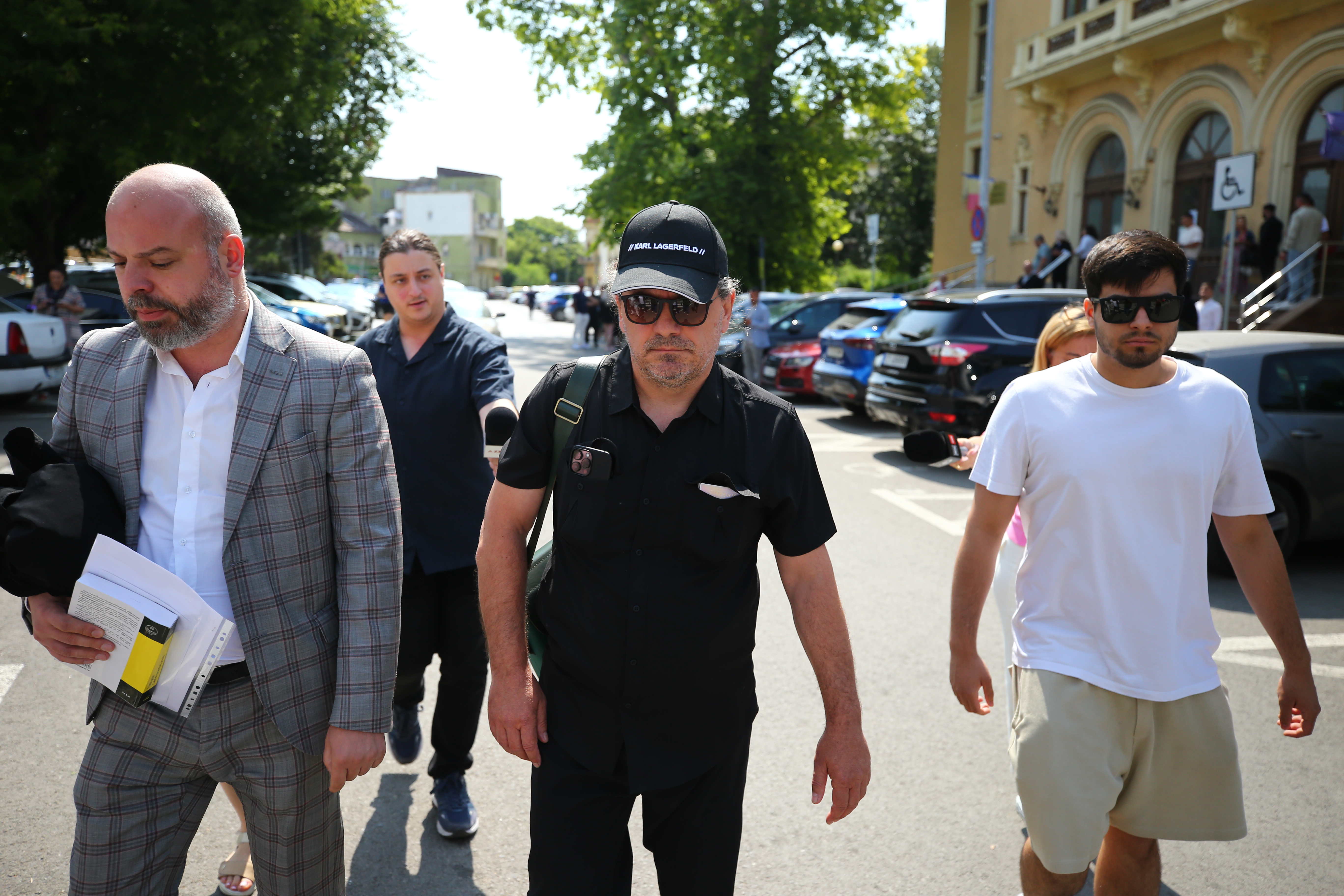 Tatăl lui Sebi Olariu, tânărul mort în accidentul de la 2 Mai, dă în judecată Ministerul de Interne: „Dacă polițiștii nu-l lăsau să plece pe Vlad Pascu, băiatul meu era lângă mine acum!”