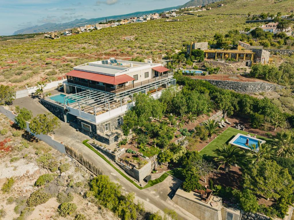 Bíróság elé áll Tenerifén Mosolyka: zavaros ingatlanügybe keveredett a kerekesszékes motivátor