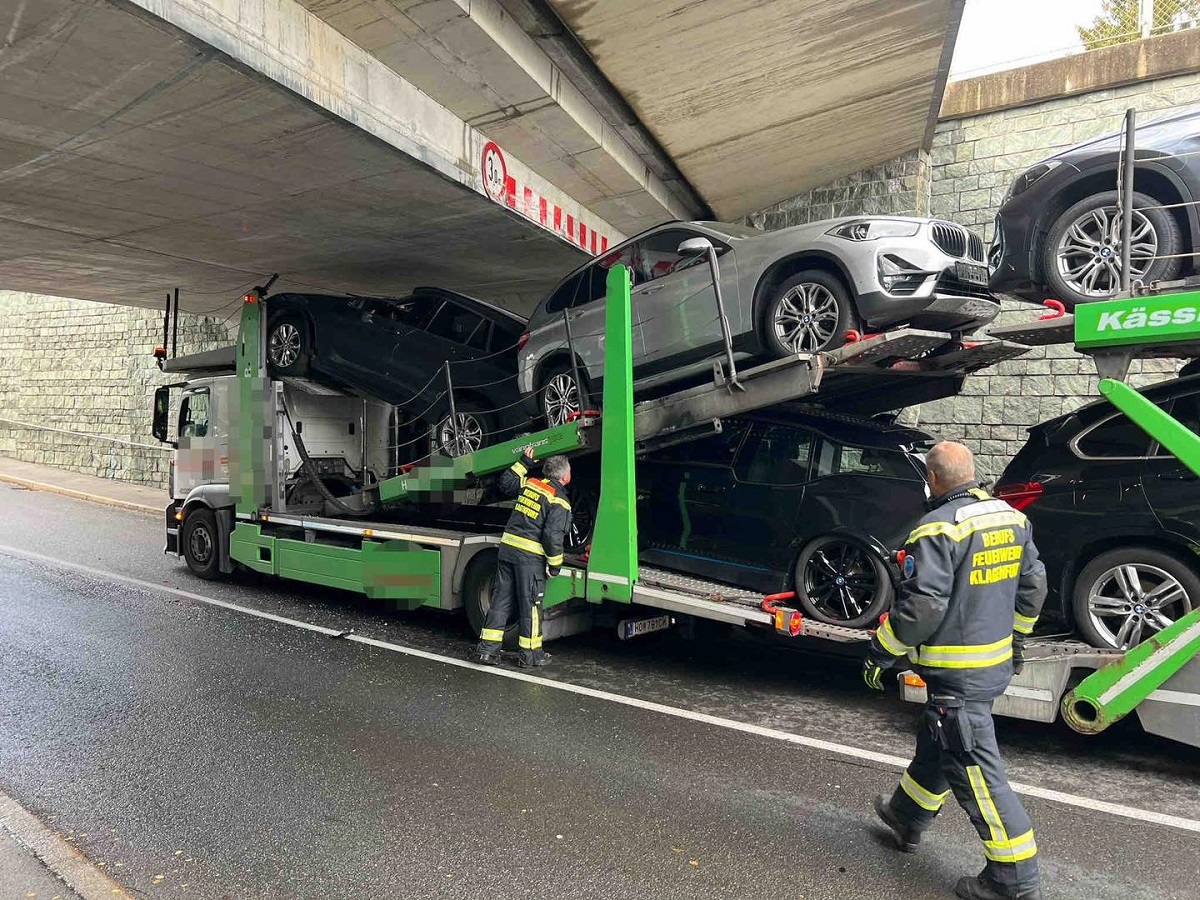 Șofer român de camion, paralizat de groază când a văzut ce a făcut și dus de urgență la spital, după ce a distrus trei BMW-uri noi, în Austria