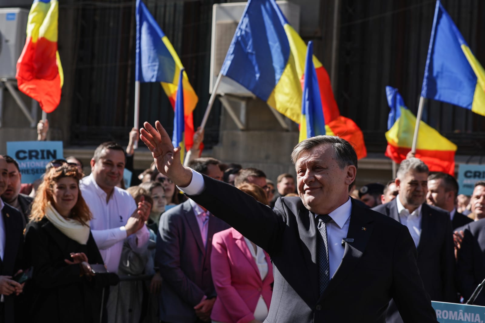 Crin Antonescu și-a depus candidatura la alegerile prezidențiale