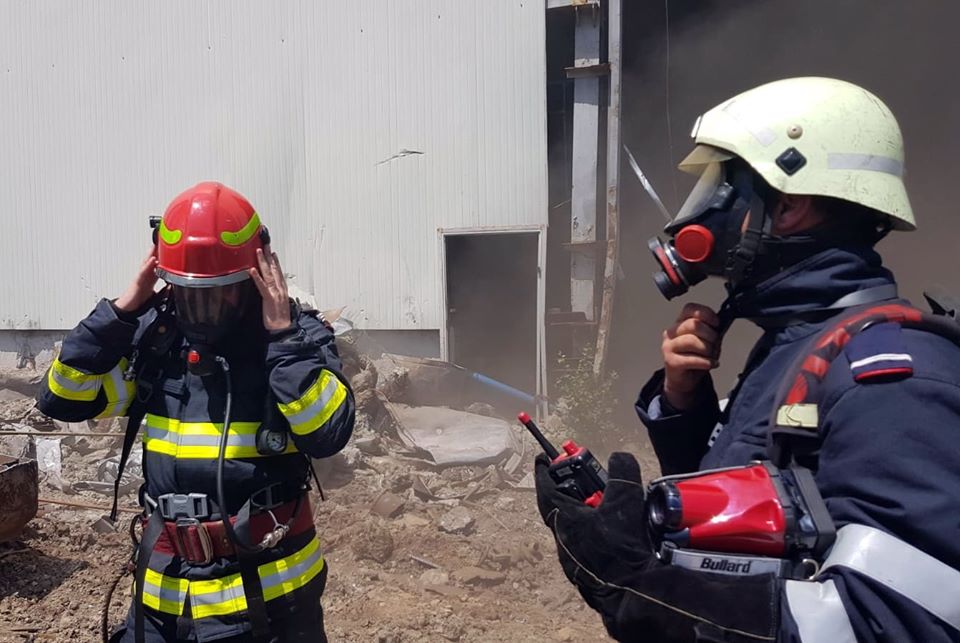 Incendiu la o hală dezafectată a termocentralei Doiceşti din Dâmbovița. Locuitorii din zonă, avertizaţi prin RO-ALERT