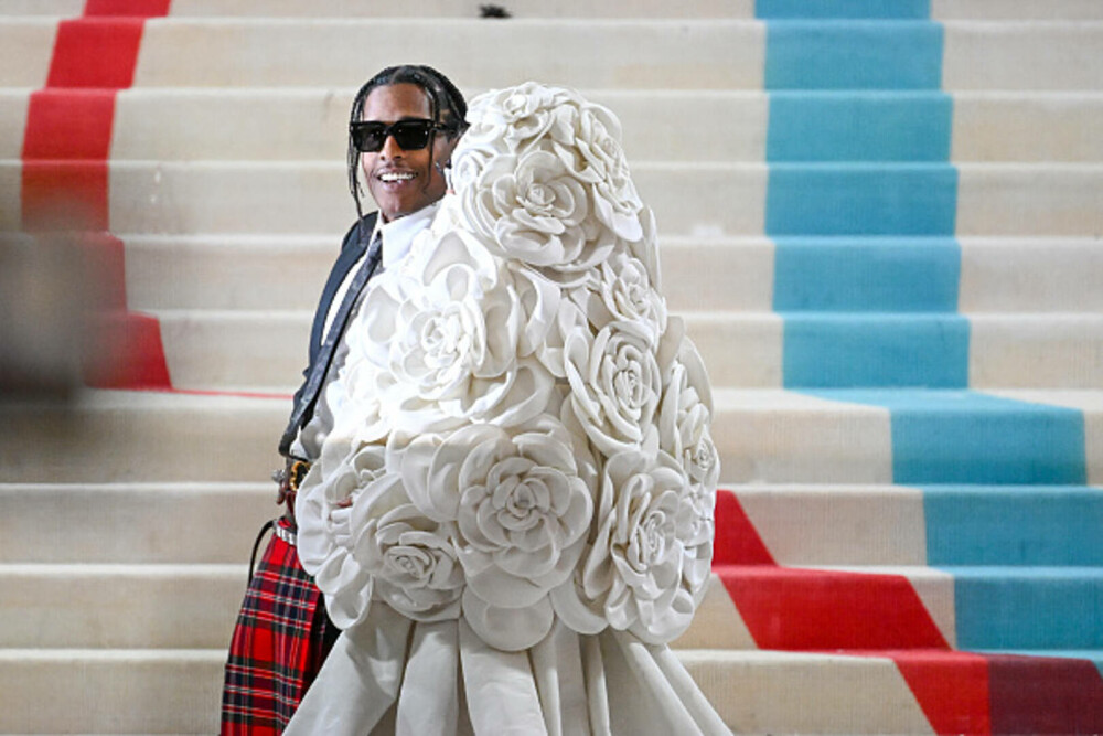 Apariții spectaculoase la Met Gala 2023. Olivia Wilde, Salma Hayek sau Rihanna, printre cele mai elegante apariții