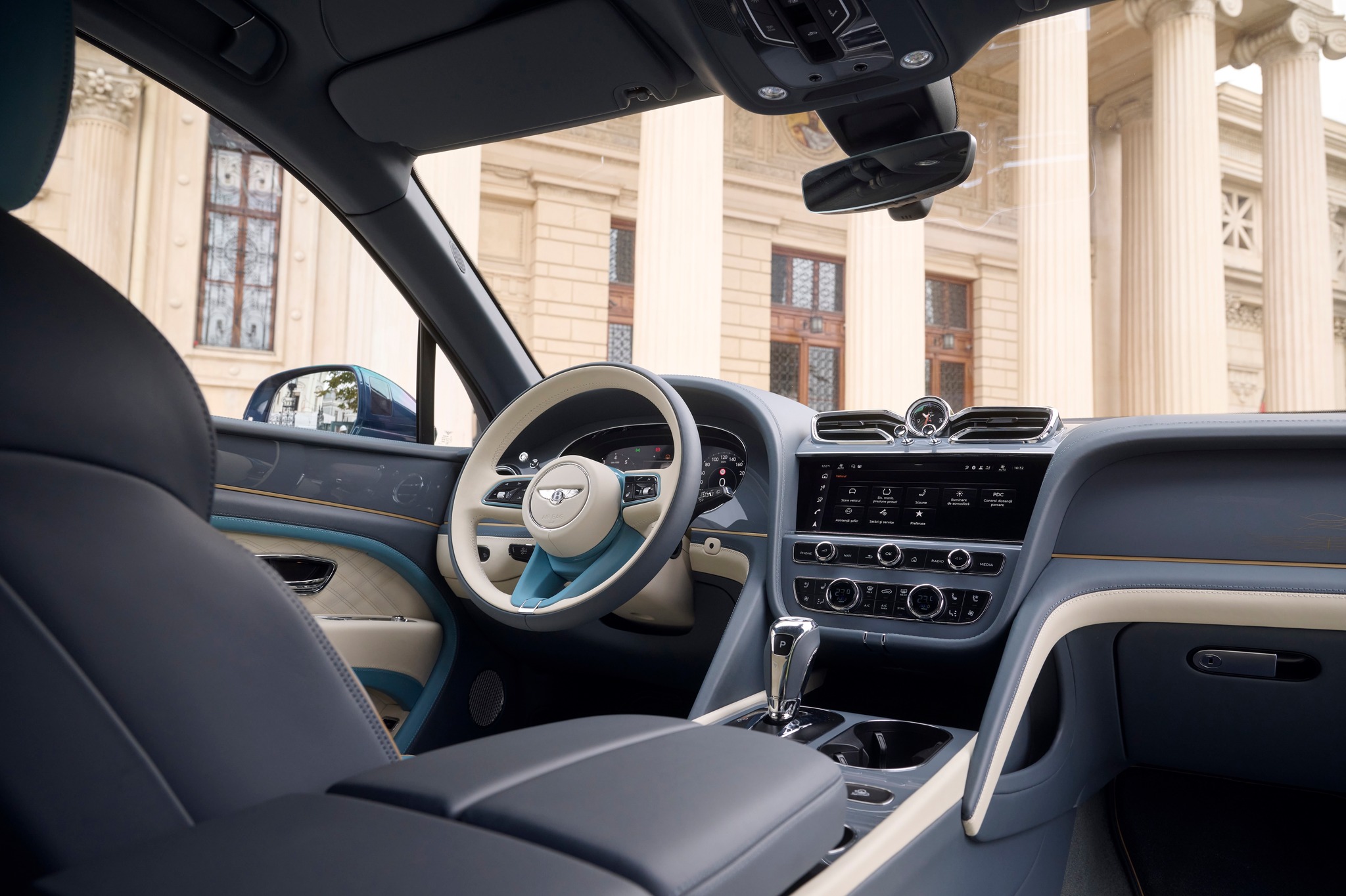 Ion Țiriac a cumpărat trei limuzine Bentley din cele patru dedicate Ateneului Român