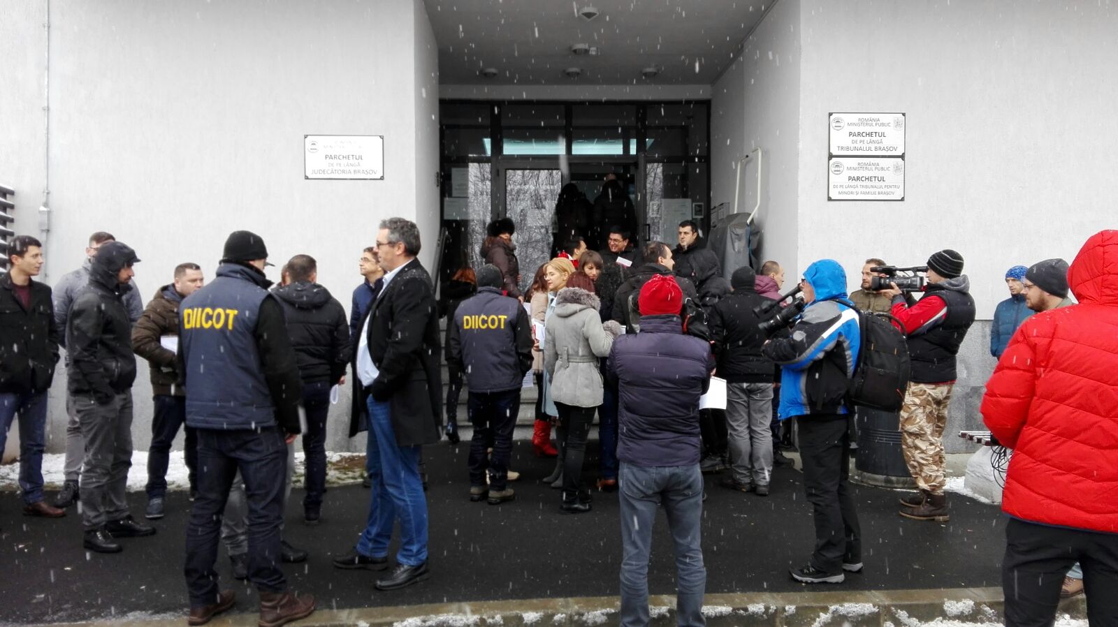 FOTO/VIDEO| Sute de magistrați au protestat în orașe din țară, nemulțumiți de modificările la legile justiției