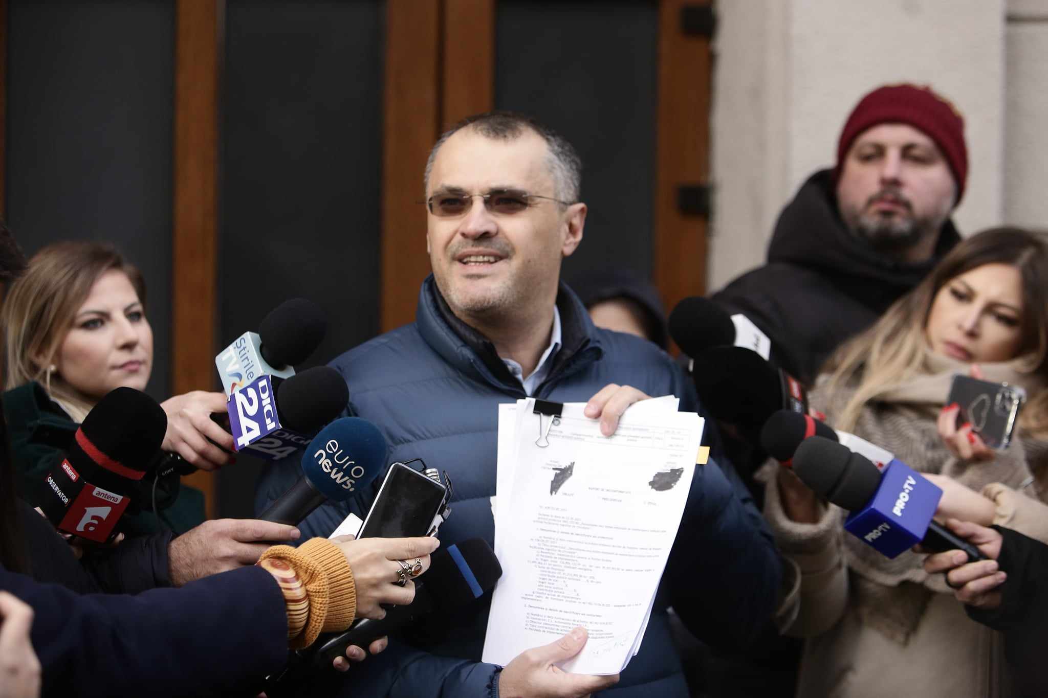 Cristian Ghinea a depus plângere la DNA față de decizia de clasare a dosarului care viza achiziția de BMW-uri pentru Poliția Română