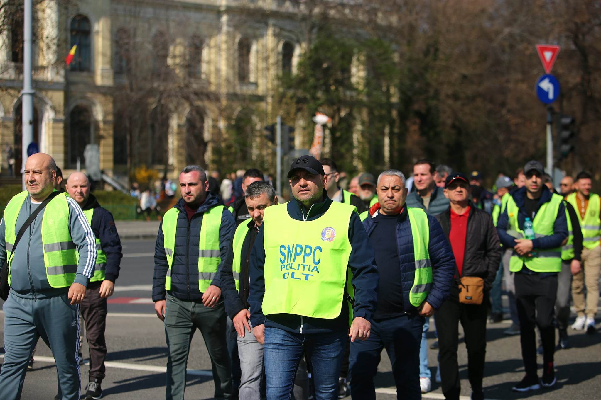 Protest al polițiștilor în fața Guvernului. Au cerut excluderea rezerviștilor din PNRR şi din pensiile speciale