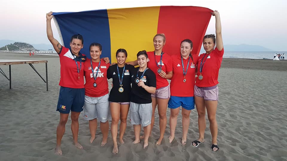Avem cele mai tari fete la luptele pe plajă! Sport olimpic din 2020. Rezultatele de la Mondiale | FOTO