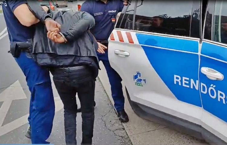 Megtámadott közalkalmazott: egy gondnokság alatt álló férfi esett neki fényes nappal Győr belvárosában – részletek