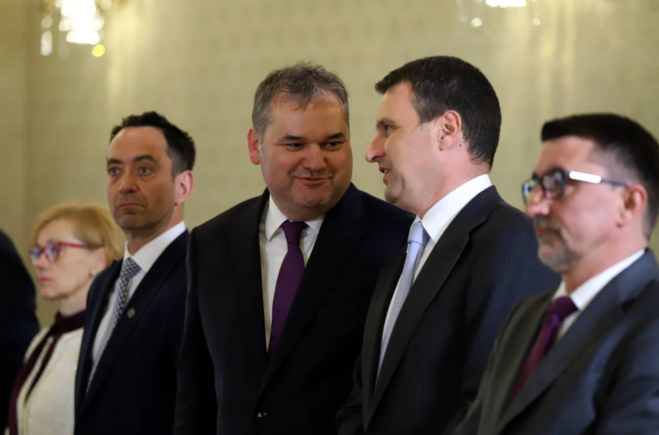 LIVE TEXT | Nicușor Dan a terminat consultările cu partidele din coaliție. PSD a decis retragerea miniștrilor înaintea finalului consultărilor. Nicușor Dan va face o declarație de presă
