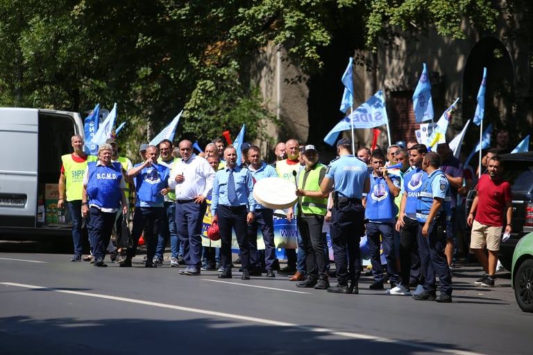Sindicaliștii din Poliție și penitenciare, protest la Guvern și la sediile PSD și PNL. „Salariul este neatractiv, egal cu al unui muncitor necalificat”