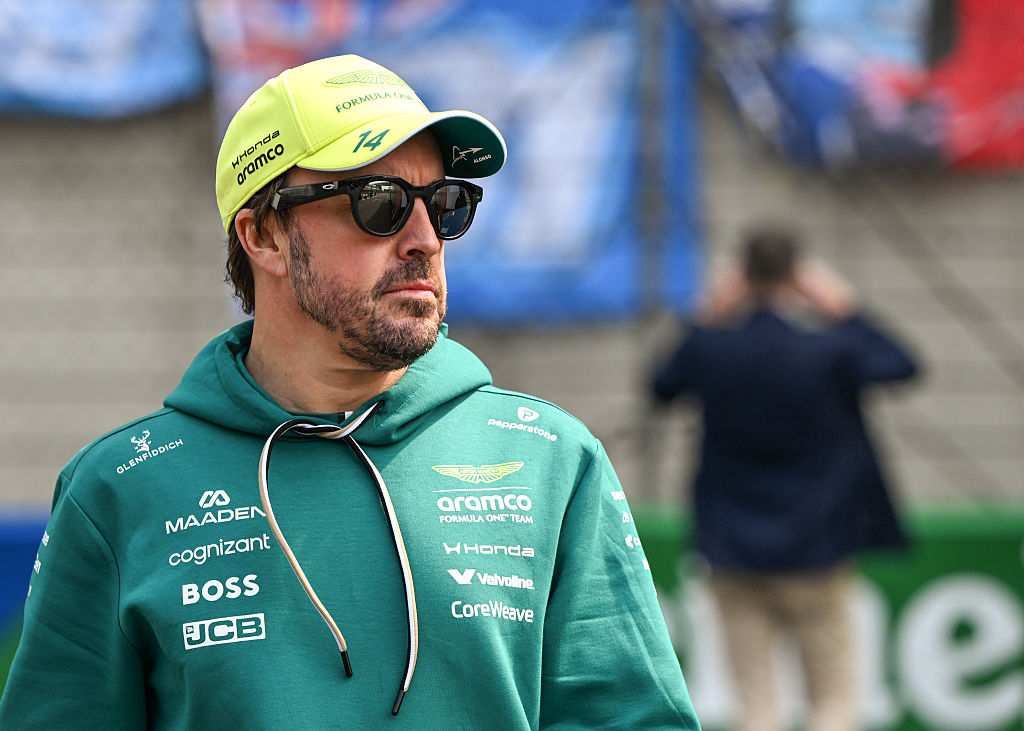 Bővül a család: Fernando Alonso örömhírt közölt, ezért érkezik késve a Japán Nagydíjra