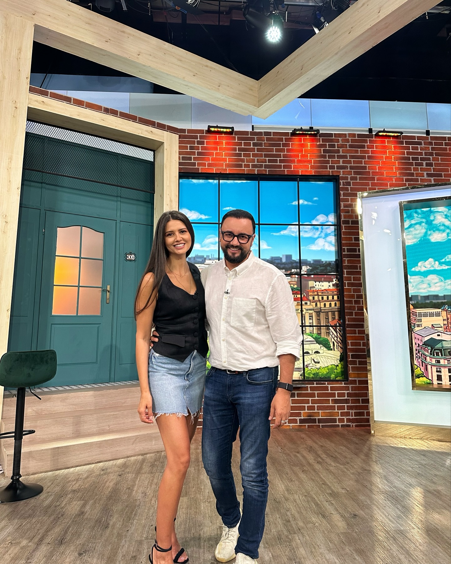 Cum se menține în formă Iulia Pârlea la 38 de ani. Ce măsuri de ordin estetic ia în calcul, după 40 de ani, prezentatoarea meteo de la Pro TV