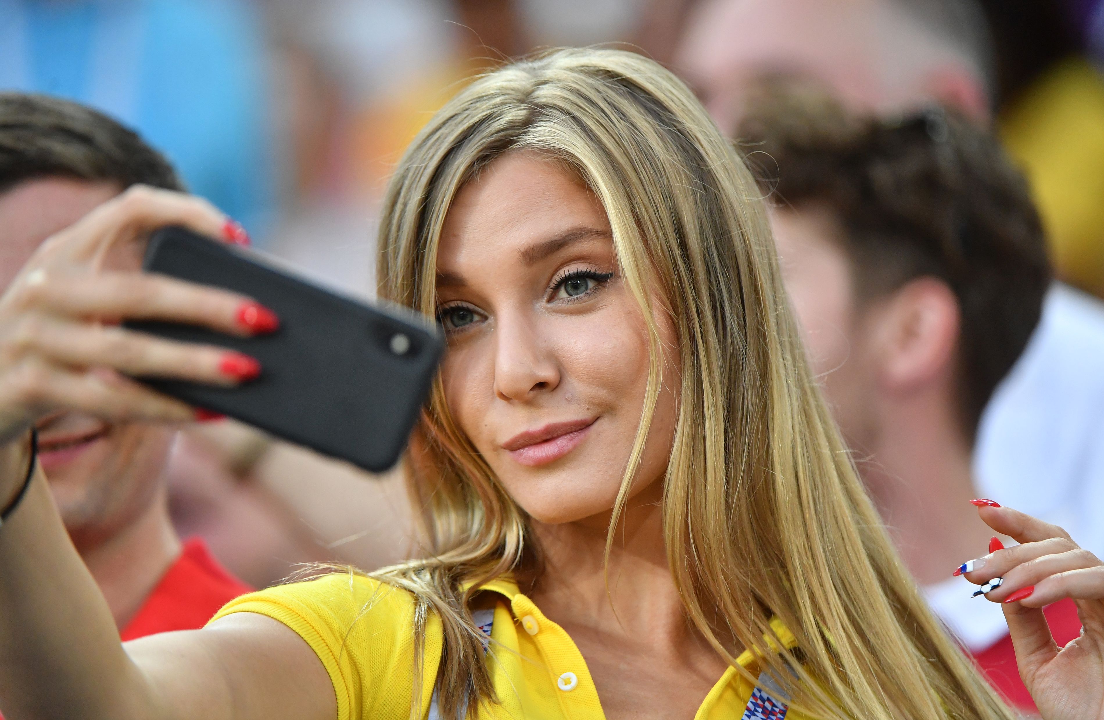 Fotbaliștii din naționala Braziliei sunt susținuți de iubite, soții și fotomodele celebre la Cupa Mondială de fotbal 2018 / GALERIE FOTO