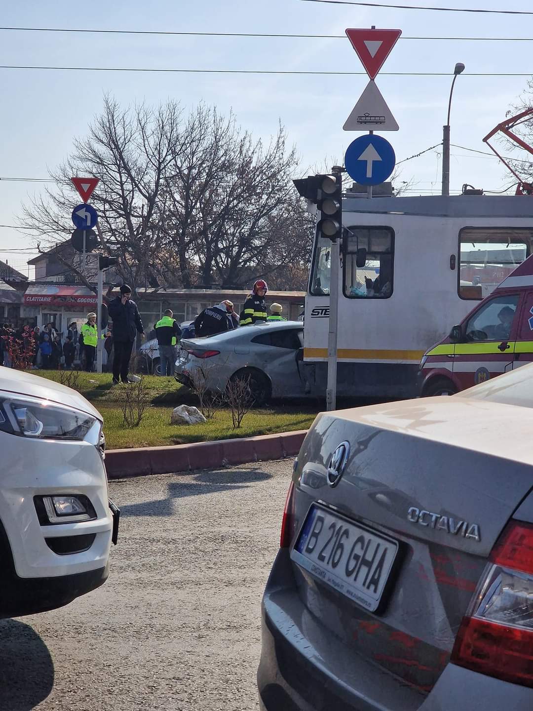 Lino Golden, accident grav în București. A avut nevoie de îngrijiri medicale, după ce mașina lui s-a ciocnit cu un tramvai