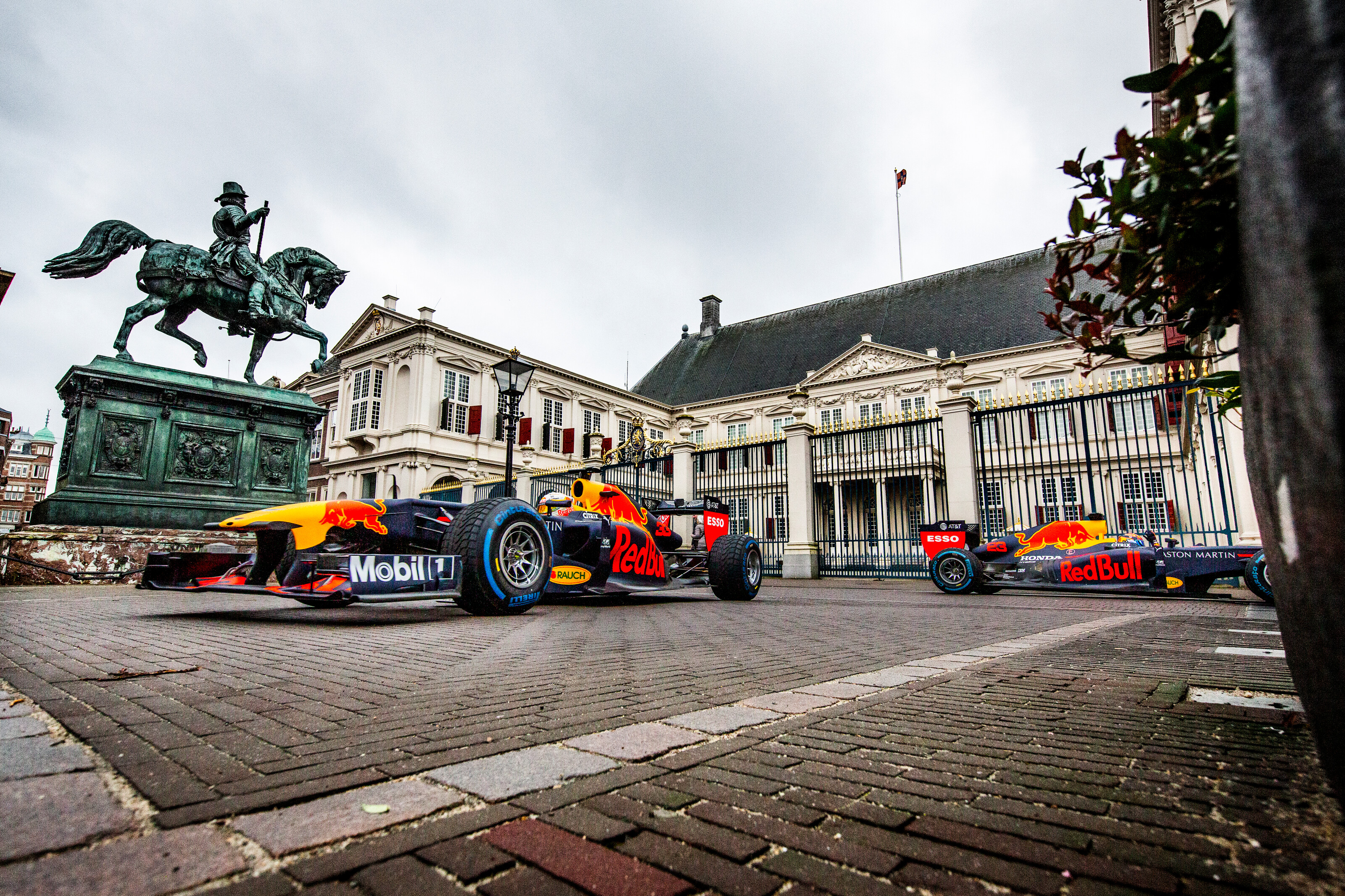 Pilotul Max Verstappen, cursă nebună prin Olanda: ”Dacă nu putem participa la curse de Formula 1, hai să vă oferim ceva unic”