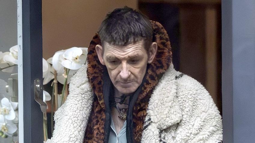 Pokolian néz ki a Peaky Blinders drogfüggő világsztárja: hajléktalan külsővel járja az utcákat – megdöbbentő fotók