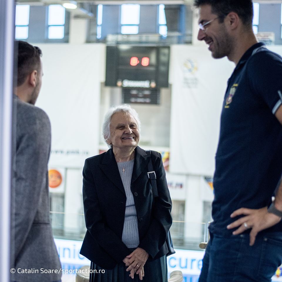 Momente emoționante: Andrei Folbert, inclus în Hall of Fame-ul Stelei. Premiul a fost ridicat de soția Ileana