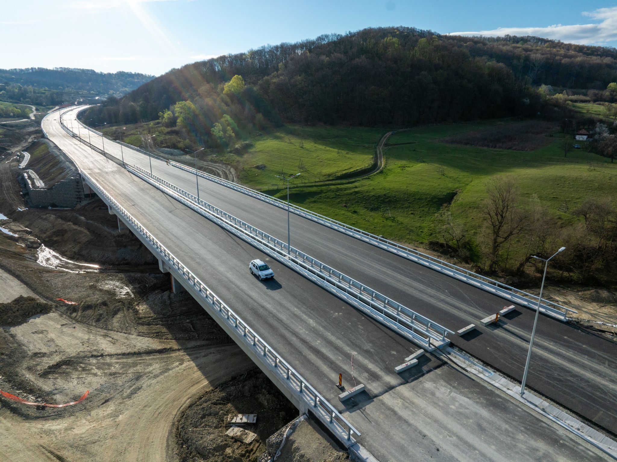 10 kilometri din Autostrada Sibiu - Pitești se deschid în august: „Strămoșii noștri treceau Carpații cu armele, noi construim autostrăzi prin munți”