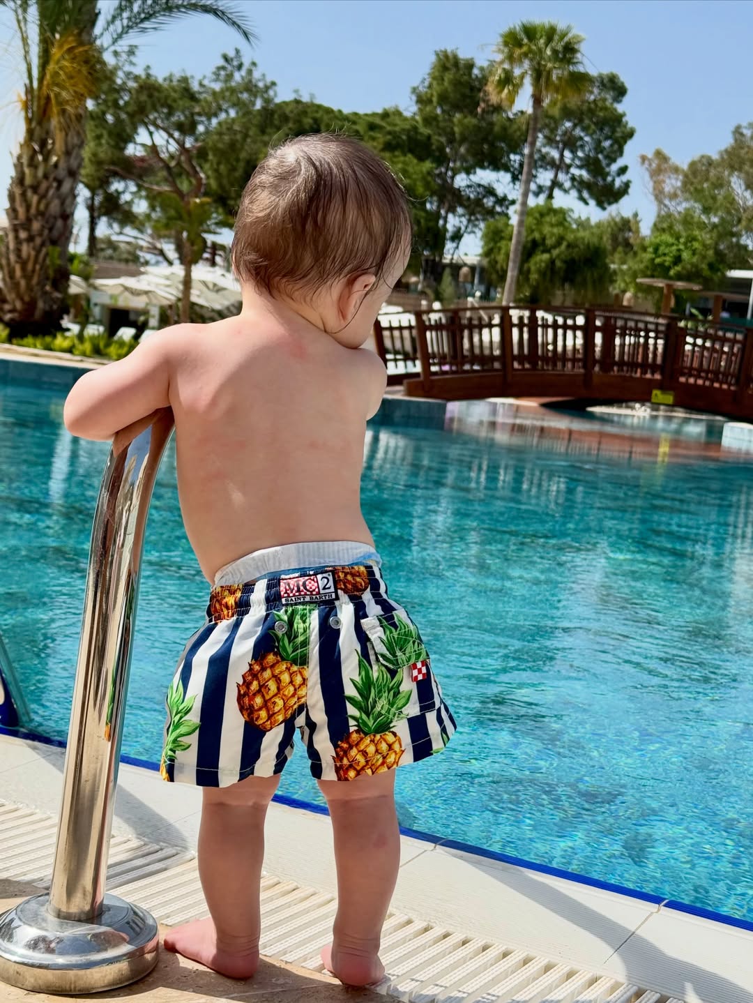 Imagini cu Roxana Nemeș și gemenii ei în vacanță, în Turcia. Cât costă sejurul la resortul de cinci stele din Antalya