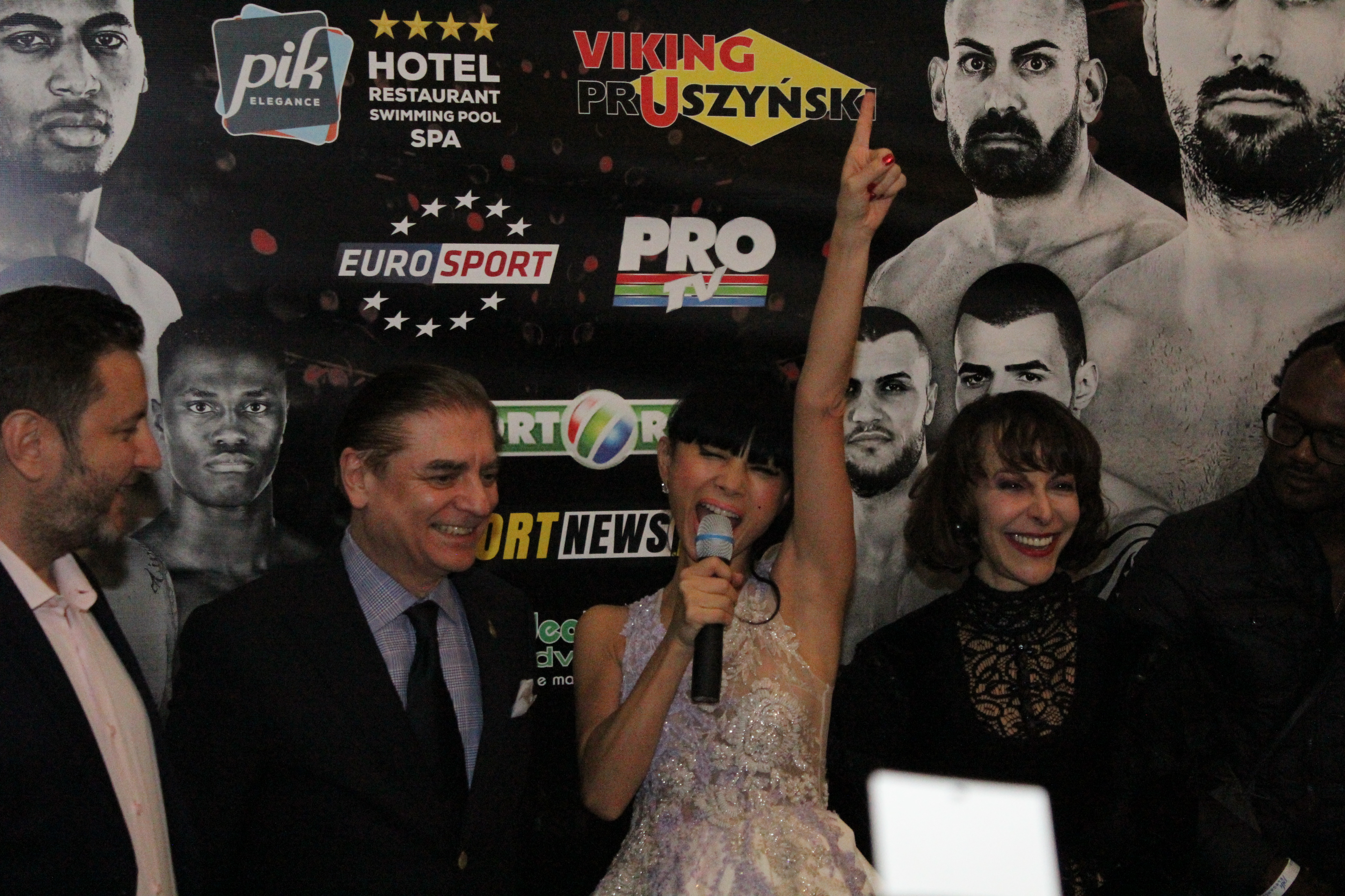 Luptătorii de la Superkombat Ploiești s-au confruntat pentru prima dată la cântarul oficial / GALERIE FOTO