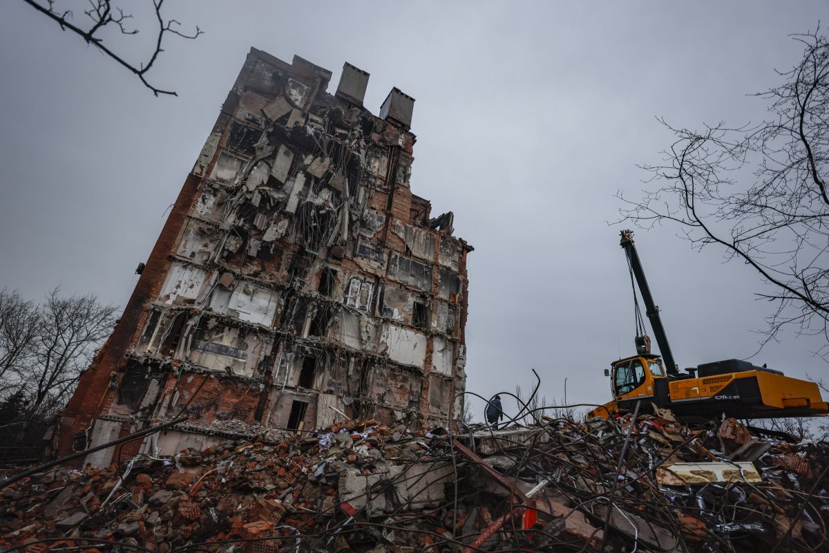 Vladimir Putin, vizită în orașul ocupat Mariupol, distrus de bombele sale. „Președintele rus a analizat lucrările de restaurare”