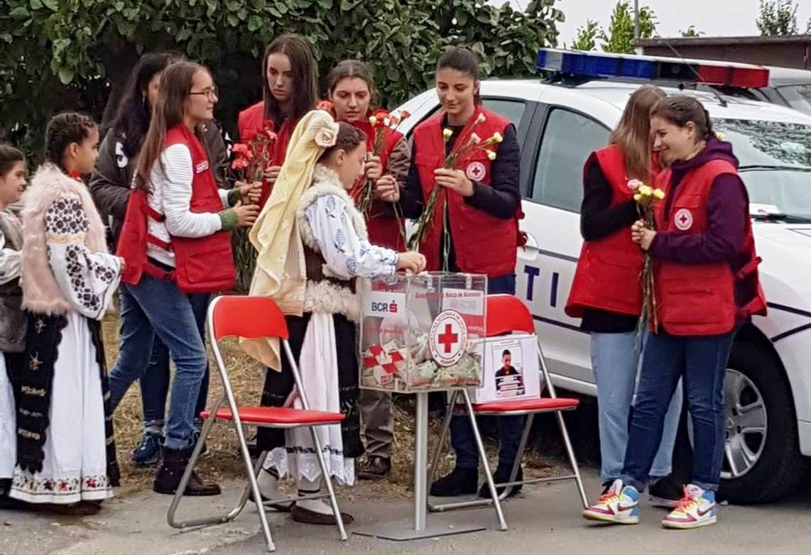 Un polițist și un caricaturist din Slatina, lecție de umanitate. Ce au făcut pentru un tânăr grav bolnav | FOTO