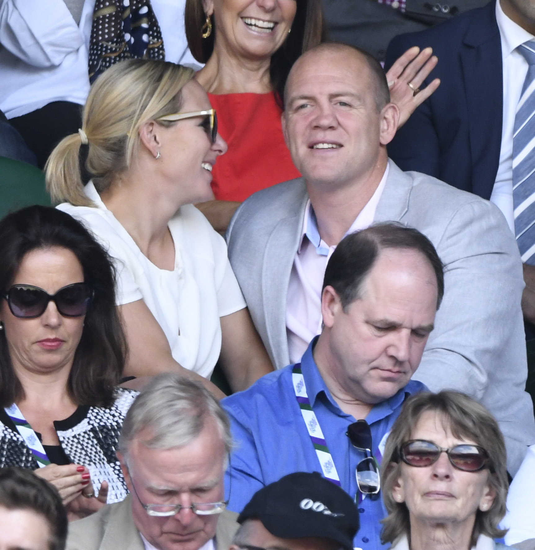 FOTO | Zara Tindall, nepoata reginei Elisabeta a II-a, a născut o fetiță