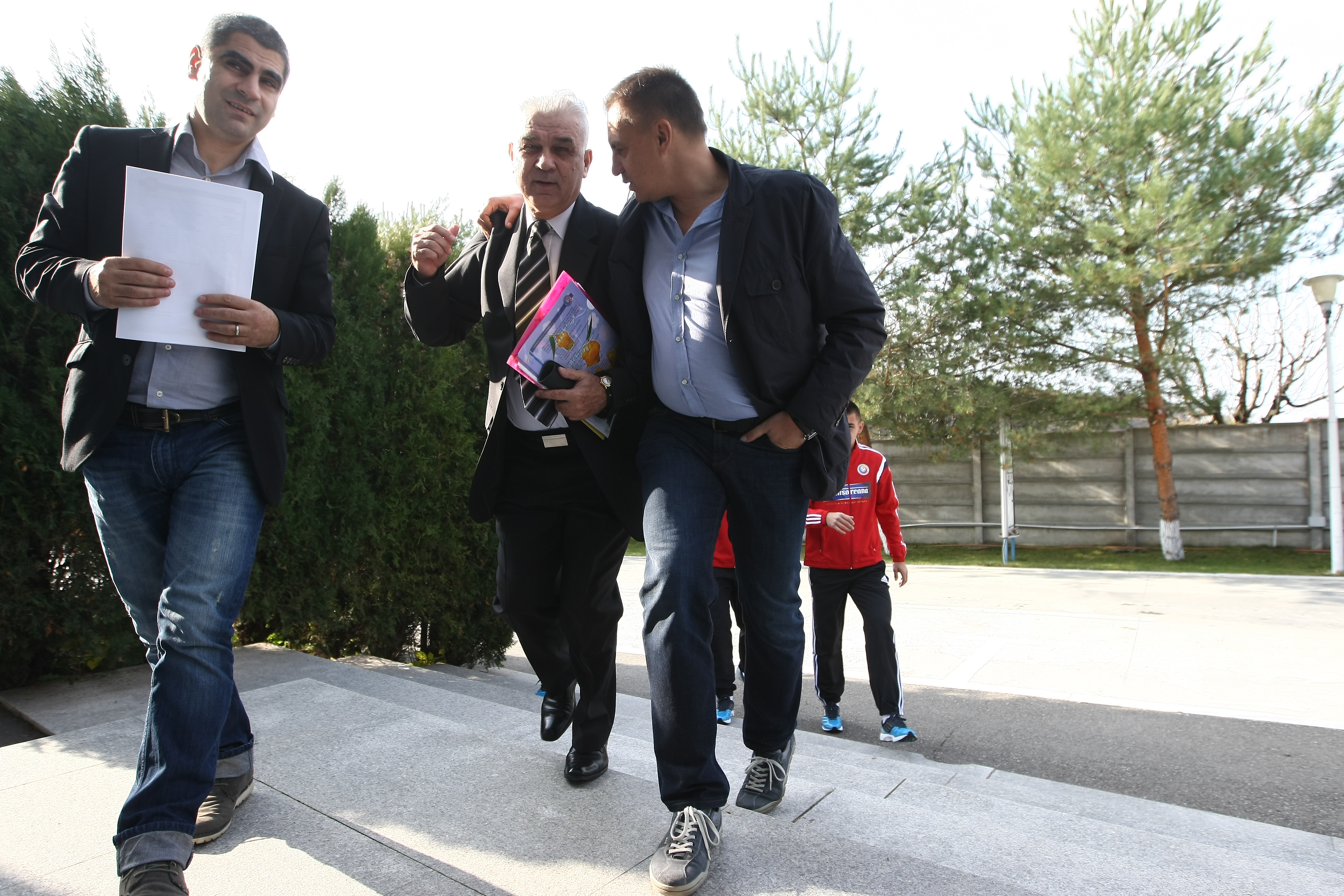 Iordănescu a avut un ŞOC. Câţi jucători au venit la reunire