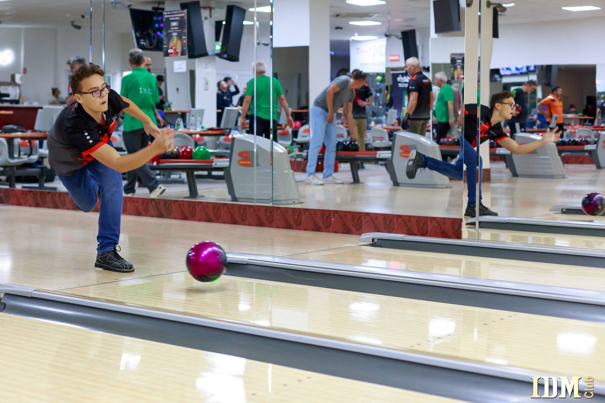 Mattias Wettenberg, campionul național la bowling al Suediei, a câştigat cea de-a opta ediţie a Turneului Internațional de Bowling din România / GALERIE FOTO