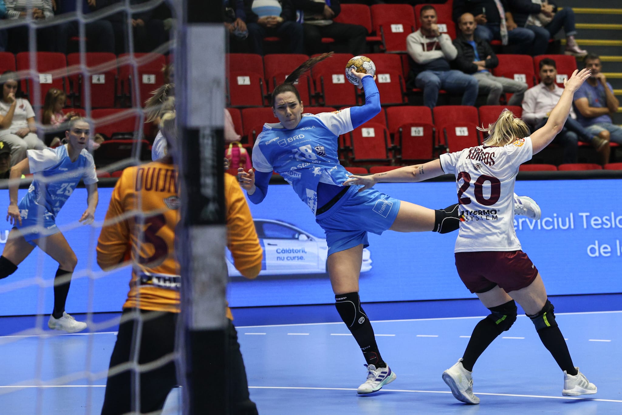 CSM București, victorie cu Rapid în meciul derby al campionatului de handbal feminin