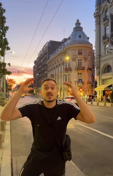 Cine e Miloš Nedeljkov, cunoscut drept Balkandad, care promovează România pe TikTok. A mâncat mici în Piața Obor și papanași în Centrul Vechi