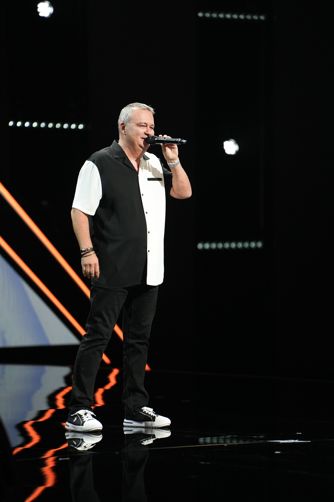 Colegul de liceu, dar și colegul de cameră din Liceenii, al lui Ştefan Bănică, vine la „X Factor”: „Am avut niște demoni care nu m-au lăsat să fac ceea ce aș fi vrut să fac”