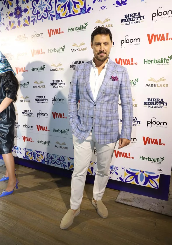 Cum s-au îmbrăcat vedetele la VIVA! Influencers Party 2024. Elena Gheorghe a făcut furori într-o rochie mini, iar Laura Cosoi într-una transparentă