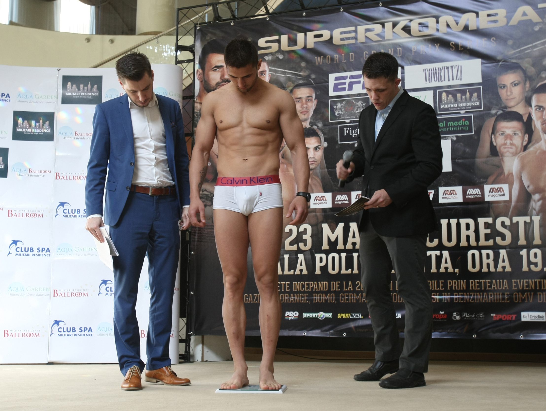 Luptătorii de la Superkombat București au trecut cu bine de proba cântarului oficial / GALERIE FOTO