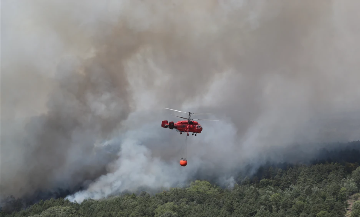 Incendiile uriașe continuă în Serbia: lupta cu flăcările, văzută din elicoptere. A cerut Serbia ajutorul României?