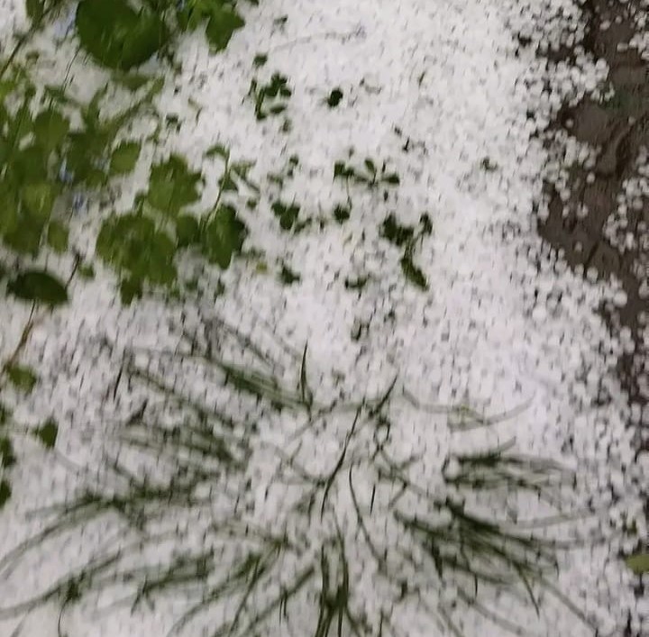 Vijelii și grindină în mai multe zone din țară, unde au fost alerte meteo. Cum va fi vremea în zilele următoare