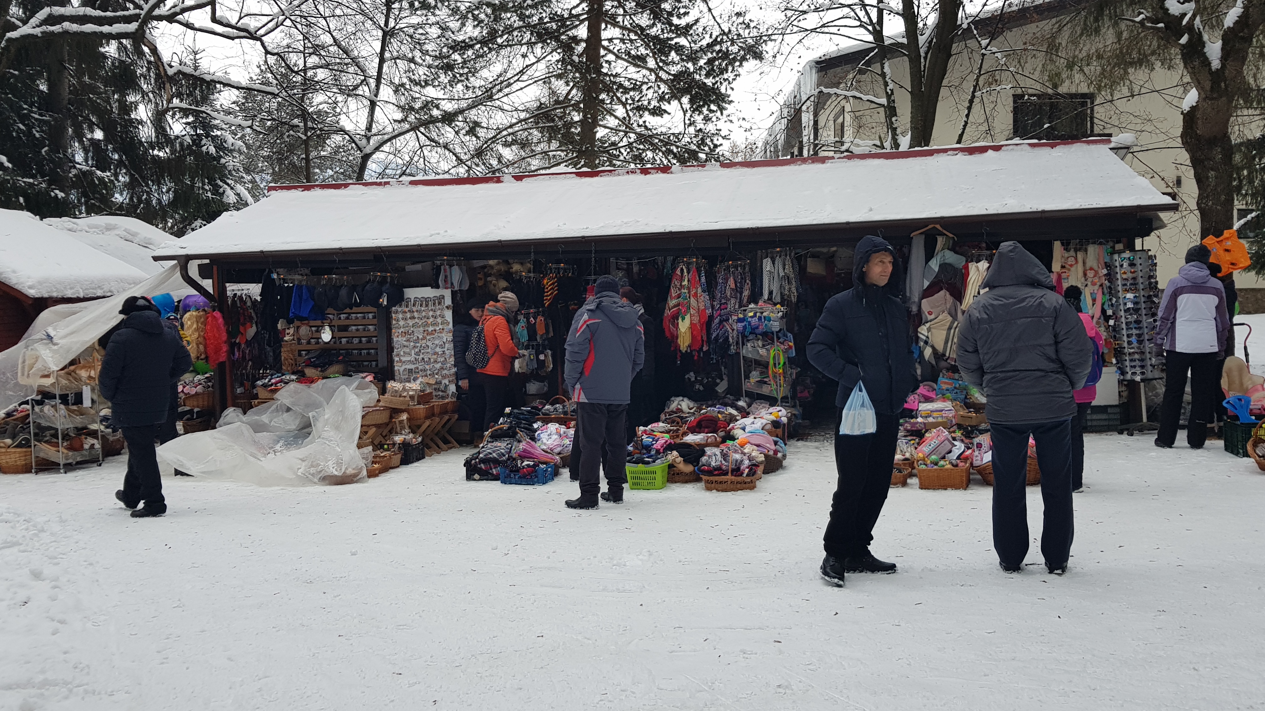 VIDEO&FOTO/ Alternativa la schi pe Valea Prahovei. Cât te costă distracția pe pârtie la Vatra Dornei