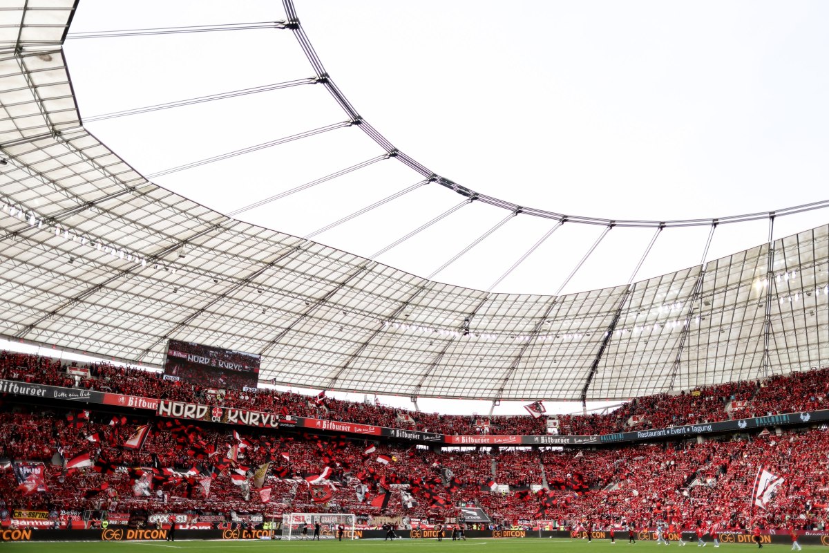 Bayer Leverkusen, campioană a Germaniei pentru prima oară în istoria sa de 120 de ani. Fanii au intrat pe gazon