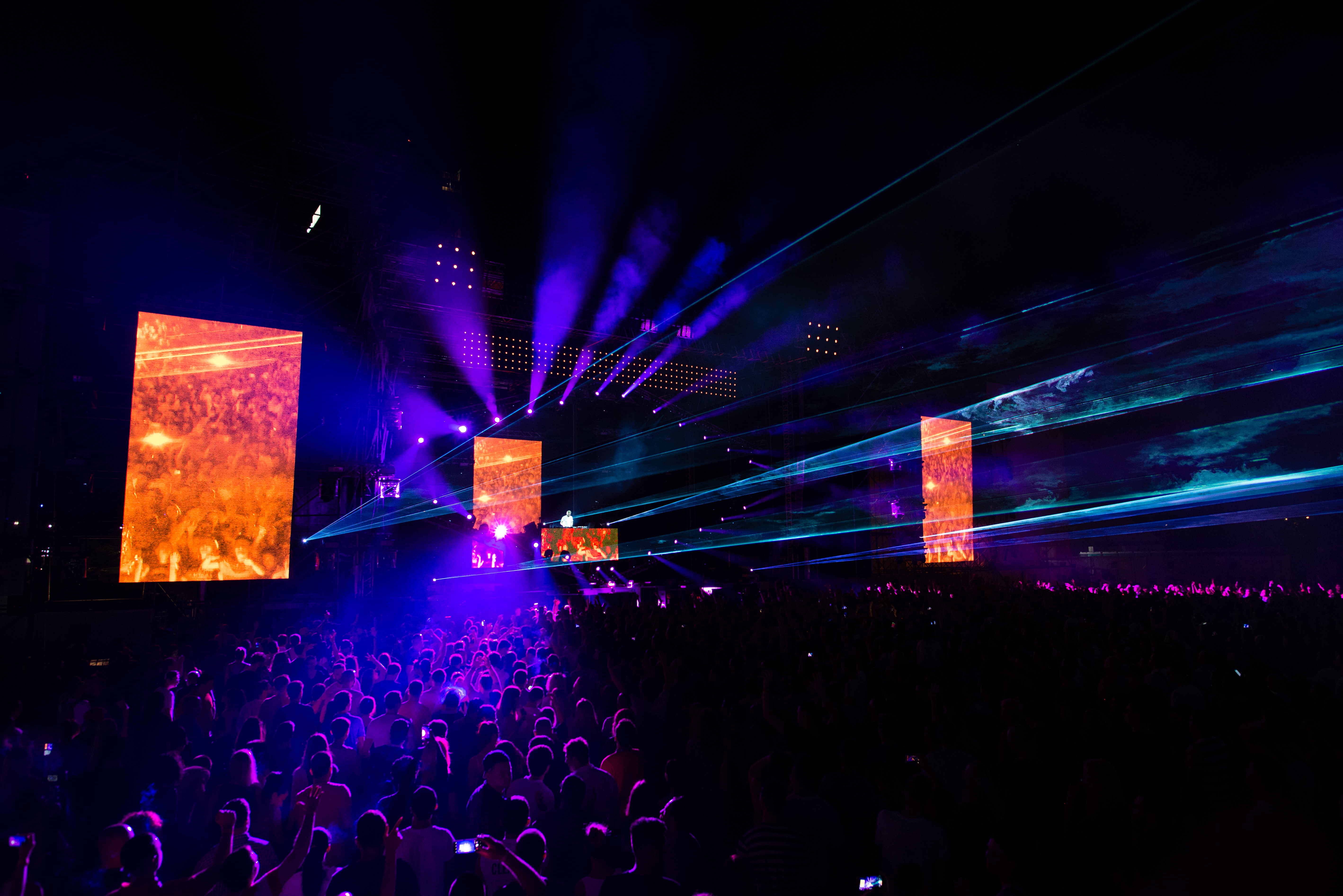 David Guetta, show electrizant la Romexpo. Mii de oameni au venit să-l vadă | FOTO