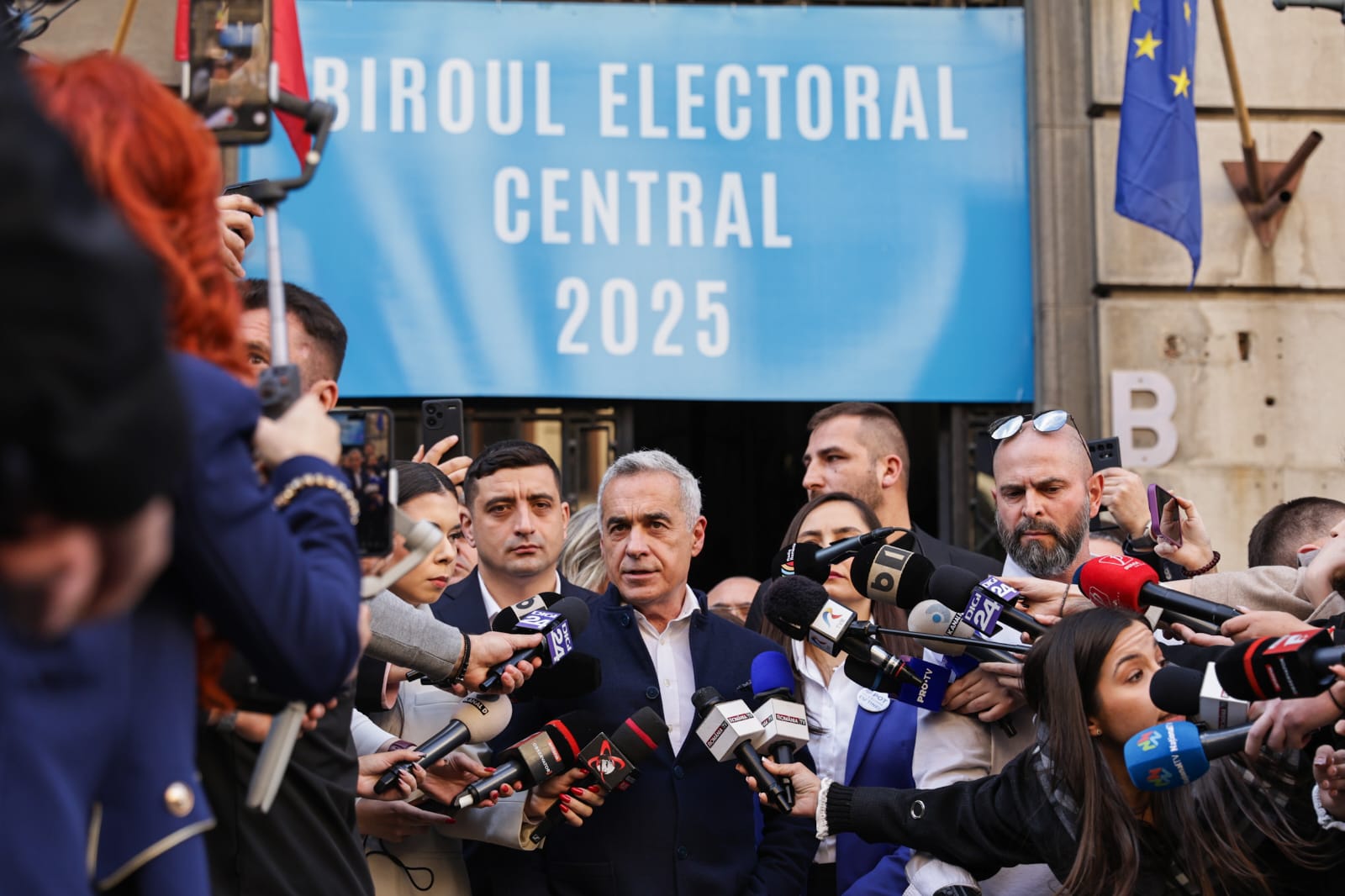 Călin Georgescu și-a depus candidatura la președinție la BEC: „A doua oară nu voi mai fi interzis, pentru că vor fi judecați de toate instanțele” | VIDEO