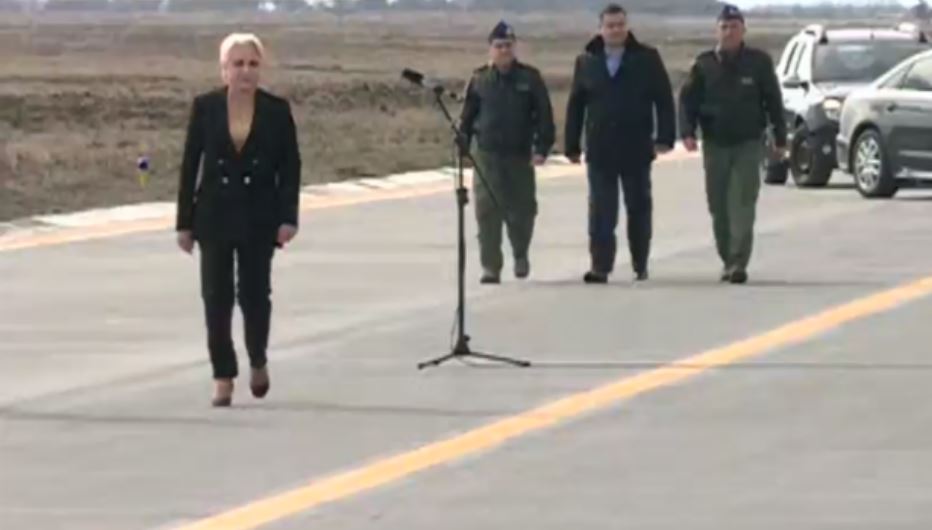 Avioanele F16 intră, de azi, în flota Poliției Aeriene Române. Premierul Viorica Dăncilă participă la eveniment