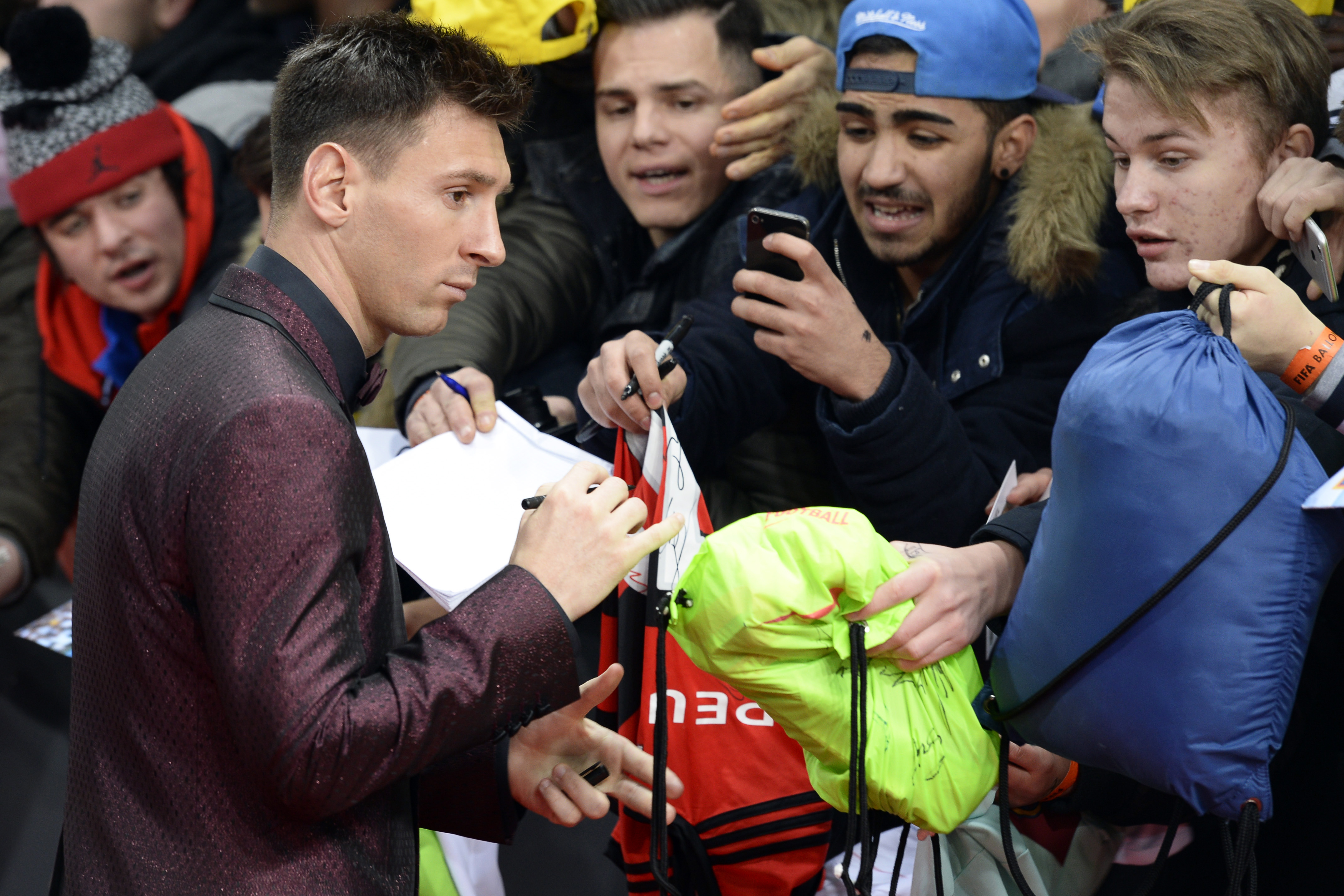 Ronaldo a câștigat ”Balonul de aur”, Sergio Ramos e ”Balonul eleganței”. Ce spun hairstyliștii și visagiștii!